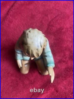 1951 Goebel Hummel Nativity Kneeling Shepherd Boy Porcelain Figurine 214 /G