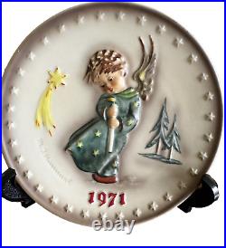 1971 MI Hummel 1st Edition Heavenly Angel plate #264 (Triple-line Bee over V) 1971 MI Hummel 1st Edition Heavenly Angel plate #264 (Triple-line Bee over V)