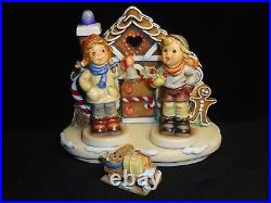 GOEBEL DISPLAY #1040-D GINGERBREAD LANE withSLED + #2073/A + 2073/B withBox/Coa MINT