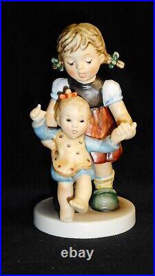 GOEBEL HUMMEL 2199 FIRST STEPS Baby Taking First Steps 1st Issue 2008 withBox MINT