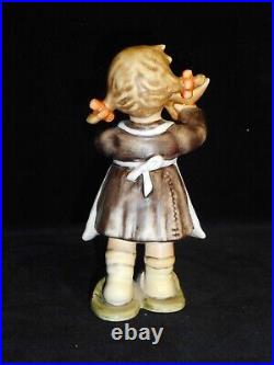 GOEBEL HUMMEL #2262 HOW CAN I HELP YOU Girl withCandy Was darf's sein Tmk 8 MINT