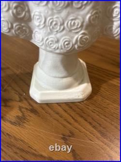 GOEBEL HUMMEL White Porcelain Praying Madonna West Germany HM 55 13 Floral Cape
