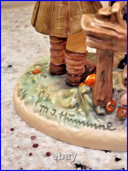 GOEBEL Hummel Century Figurine # 766 HERE'S MY HEART New in box with Certificate