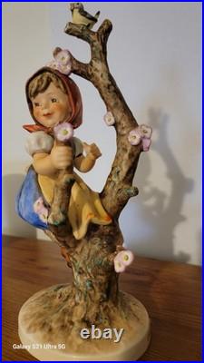 Goebel Hummel 141/V TMK#4 10 1964-1972 Apple Tree Girl Goebel Hummel 141/V TMK#4 10 1964-1972 Apple Tree Girl