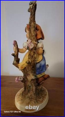 Goebel Hummel 141/V TMK#4 10 1964-1972 Apple Tree Girl Goebel Hummel 141/V TMK#4 10 1964-1972 Apple Tree Girl