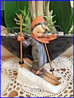 Goebel Hummel #59 SKIER TMK2 Full Bee-Wood Poles & Baskets (Discs) Goebel Hummel #59 SKIER TMK2 Full Bee-Wood Poles & Baskets (Discs)
