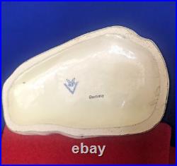 Goebel Hummel #59 SKIER TMK2 Full Bee-Wood Poles & Baskets (Discs) Goebel Hummel #59 SKIER TMK2 Full Bee-Wood Poles & Baskets (Discs)