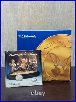 Goebel Hummel American Wanderer Hum 2061 Millennium 2000 Set with Globe Box CD