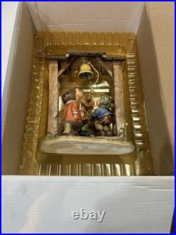 Goebel Hummel Artist Signed LET'S TELL THE WORLD Figurine #487 Century Collect