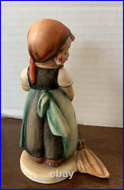 Goebel Hummel Figurine #171, Little Sweeper, 4.25 TMK1, Crown Mark