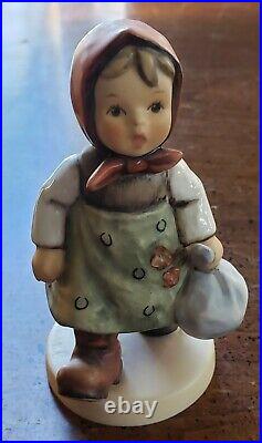 Goebel Hummel Figurine Grandma's Girl #561 1989 4 Tall