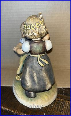 Goebel Hummel Figurine SPRING DANCE #353/0 57 5-1/2