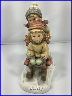 Goebel Hummel Figurine WINTER DAYS 2072 TMK8 CHRISTMAS 1ST ISSUE MINT SIGNED