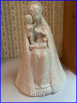 Goebel Hummel Flower Madonna #10/1, TMK2 Full Bee 9.5