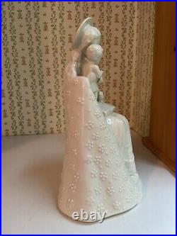 Goebel Hummel Flower Madonna #10/1, TMK2 Full Bee 9.5