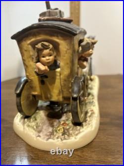 Goebel Hummel Fond Goodbye 660 Figurine