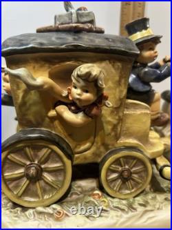 Goebel Hummel Fond Goodbye 660 Figurine