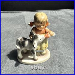 Goebel Hummel HUM 2231 Friendly Feeding Figurine 3.5 TMK8 Germany 2005