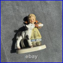 Goebel Hummel HUM 2231 Friendly Feeding Figurine 3.5 TMK8 Germany 2005