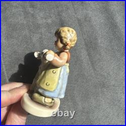 Goebel Hummel HUM 2231 Friendly Feeding Figurine 3.5 TMK8 Germany 2005