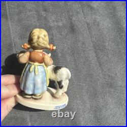 Goebel Hummel HUM 2231 Friendly Feeding Figurine 3.5 TMK8 Germany 2005