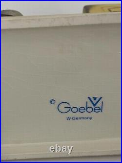 Goebel Hummel'Mail Coach' #226 4.25 x 6