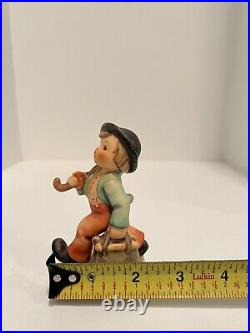 Goebel Hummel Merry Wanderer 11 2/0 Figurine