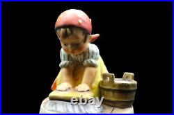 Goebel Hummel Porcelain Big Housecleaning #363 Figurine TMK6