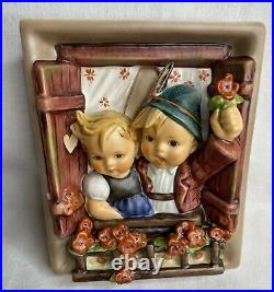 Goebel Hummel VACATION TIME Gift Set Plaque & Hummelscape New In Box MIB