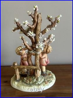 Goebel Hummel Welcome Spring #635 TMK-7 Excellent Condition withBox