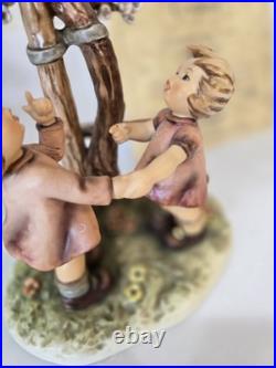 Goebel Hummel Welcome Spring #635 TMK-7 MINT withBox Signed