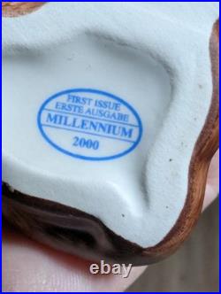 Goebel Hummel figurine Proud Moments #800, 1998 Goebel Hummel figurine Proud Moments #800, 1998