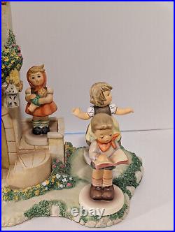 Goebel Hummelscape Torhaus Garten Display + 8 Miniature Hummel Figurines Nice
