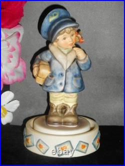 HUMMEL 2120 LITTLE MISS MAIL CARRIER FIRST ISSUE 2005 withLETTERS BASE MINT