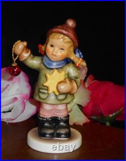 HUMMEL FIGURE 2204 HOLIDAY FUN! 2005 WEIHNACHTEN withRARE CHRISTMAS TREE STAMP