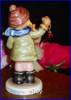 HUMMEL FIGURE 2204 HOLIDAY FUN! 2005 WEIHNACHTEN withRARE CHRISTMAS TREE STAMP