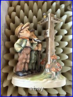 Hummel Am Scheideweg / Crossroads #331 Signed 1990 Goebel with Box