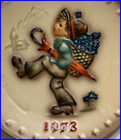 Hummel Figure Plate 1973 Hand Painted Goebel Porcelain W Germany Globe Trotter