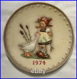 Hummel Figure Plate 1974 Hand Painted Goebel Porcelain W Germany Goose Girl