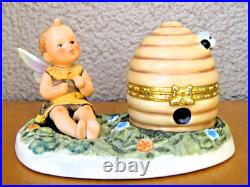 Hummel Figurine HUMMELE HUM 365 WithBEEHIVE Box & Display Goebel Germany MINT G915 Hummel Figurine HUMMELE HUM 365 WithBEEHIVE Box & Display Goebel Germany MINT G915