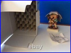 Hummel Goebel Sunshower Tmk 7 Figurine Boy & Girl Under Umbrella #634 Signed