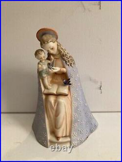 Hummel Goebel The Blessed Mother Madonna Holding Baby Jesus, 8 Flower Gown