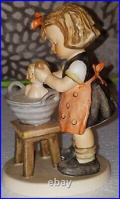 Hummel figurine 1965 5 Doll Bath 319 TMK 5