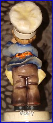 Hummel figurine 1975 4.75-5 Baker 128 TMK 5 who doesn't like cake yum