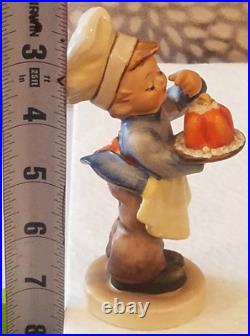 Hummel figurine 1975 4.75-5 Baker 128 TMK 5 who doesn't like cake yum