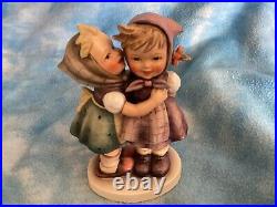 Hummel figurine Extremely Rare MUSTERZIMMER Telling her secret #196/0 NICE