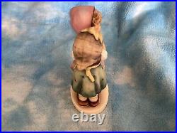 Hummel figurine Extremely Rare MUSTERZIMMER Telling her secret #196/0 NICE