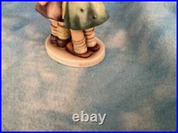 Hummel figurine Extremely Rare MUSTERZIMMER Telling her secret #196/0 NICE