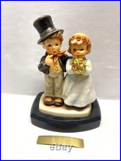 M I Hummel Goebel Dearly Beloved dated 1997 Hum #2003 Large 6.2 in. With booklet