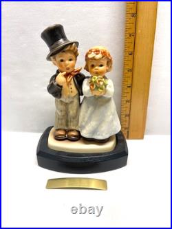 M I Hummel Goebel Dearly Beloved dated 1997 Hum #2003 Large 6.2 in. With booklet